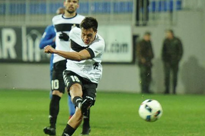 Neftçi daha bir futbolçusu ilə yollarını ayırıb