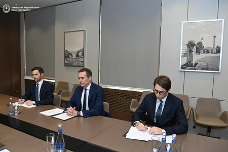 İtaliyanın yeni səfiri etimadnaməsinin surətini Ceyhun Bayramova təqdim edib