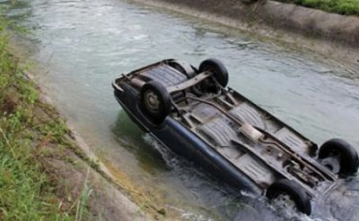 Beyləqanda avtomobil kanala düşüb, sürücü ölüb