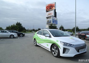 MENR officials arrive at Caspian Ecology exhibition by electric cars