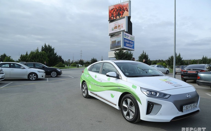 ETSN-in məsul şəxsləri “Caspian Ecology” sərgisinə elektrik avtomobili ilə gəliblər