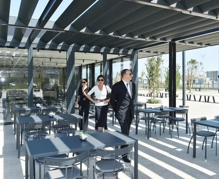 Azərbaycan prezidenti və xanımı Avropa Oyunları Parkının qarşısında salınan yeni parkla tanış olublar - FOTO
