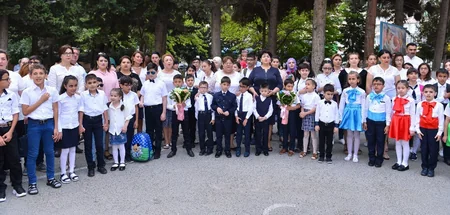 Təhsil naziri “Bilik günü”ndə internat məktəbində olub