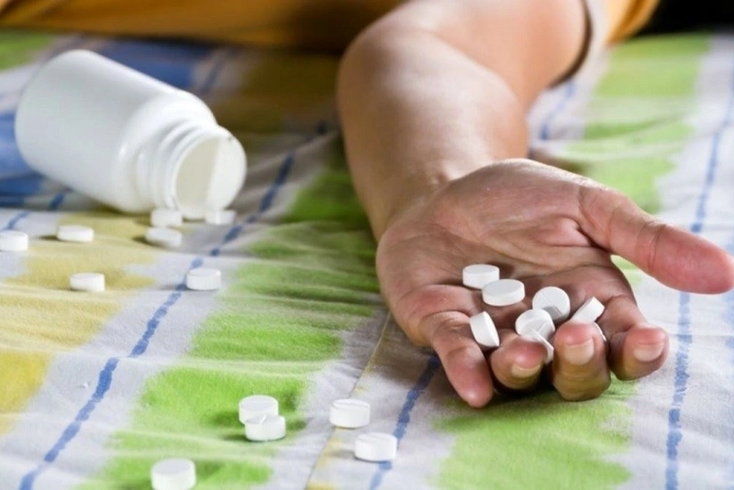 İranda ana özünü və üç övladını zəhərləyərək öldürüb