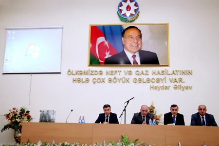 Əməyin mühafizəsi sahəsində fərqlənmiş işçilərə mükafat və fəxri fərmanlar verilib