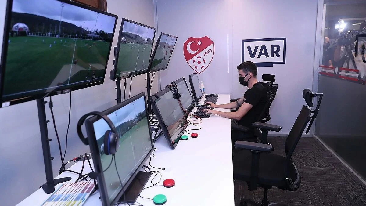 Türkiyə Superliqasında əcnəbi VAR hakimlərinin xidmətindən istifadə olunacaq