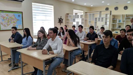 Polşalı alim Texnologiya Universitetinin tələbələrinə masterklas keçib