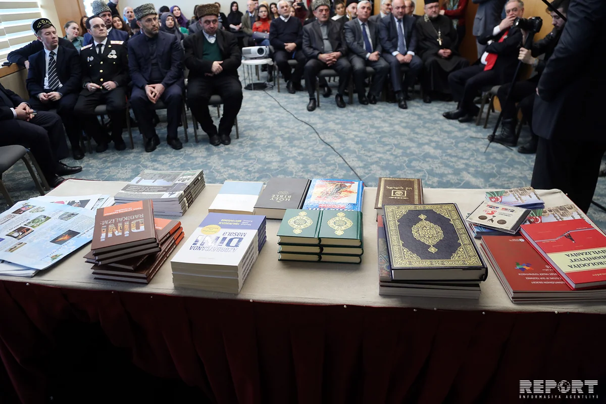 Bakıda Digər dinləri necə təsəvvür edirəm adlı sərgi keçirilib