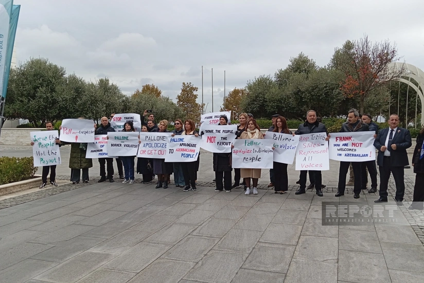 В Баку прошла акция протеста против проармянского конгрессмена Фрэнка Паллоне