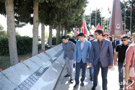 Azərbaycan gəncləri “Türk şəhidliyi” abidəsini ziyarət ediblər
