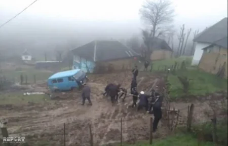 Lənkəranda çökmüş kənd yolu bir həftədir bərpa edilməmiş qalıb - FOTO