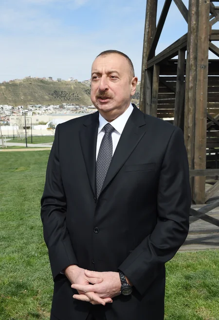Prezident Bibiheybət mədəninin ərazisində dünyada sənaye üsulu ilə qazılmış ilk quyunun bərpadan sonrakı vəziyyəti ilə tanış olub - YENİLƏNİB-2