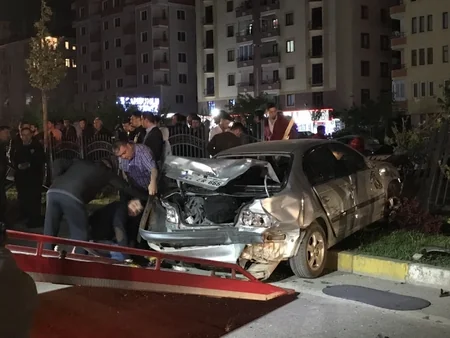 Türkiyədə toy karvanında 8 avtomobil toqquşub, 22 nəfər yaralanıb