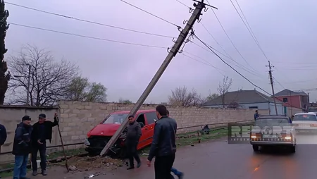 Tovuzda iki avtomobil toqquşub, xəsarət alanlar var 