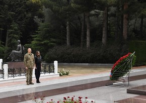 Ilham Aliyev and First Lady visit Alley of Honor and Alley of Martyrs