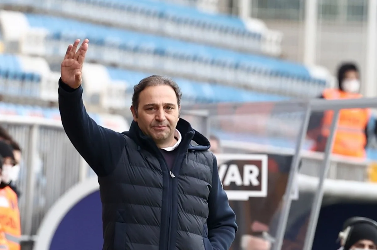 Türkiyə klubu bu mövsüm 3-cü baş məşqçi ilə vidalaşdı