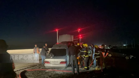 Kürdəmirdə avtomobil anidən yanıb