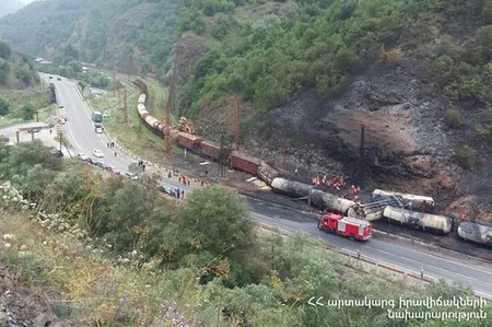 Ermənistanda benzinlə dolu 17 vaqonda yanğın başlayıb - VİDEO - FOTO