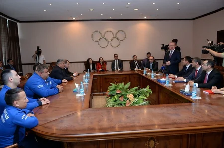 Azər Əliyev pauerliftinq üzrə paralimpiya milli komandasının üzvləri ilə görüşüb