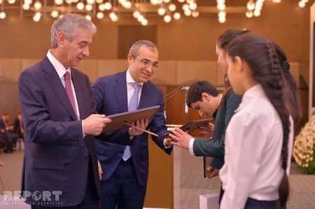 “Ən yaxşı təqdimat” müsabiqəsinin qalibləri mükafatlandırılıb