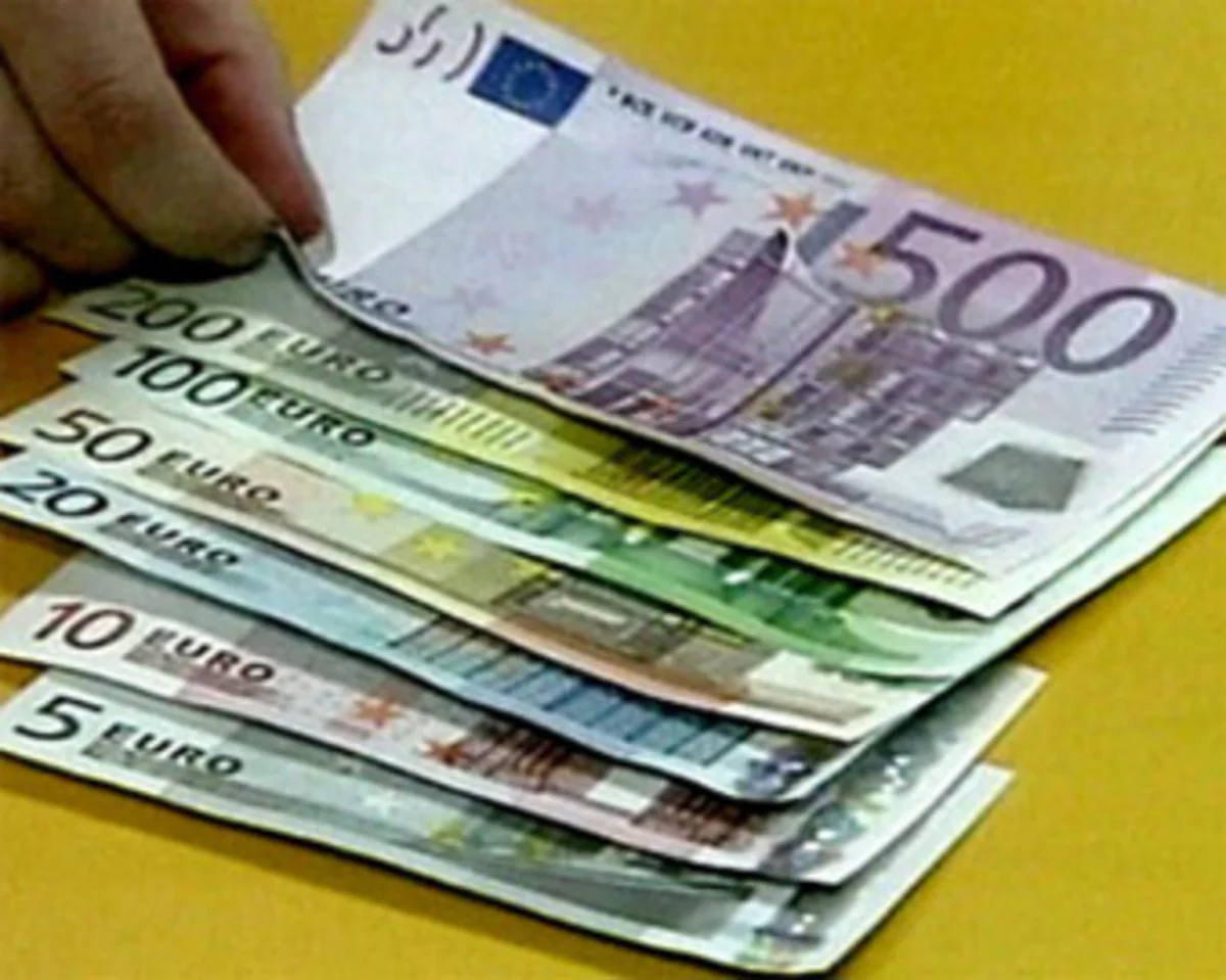 Евро на мировом рынке упал на 1%