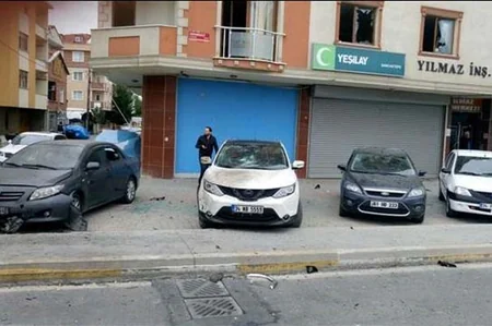 При взрыве в Стамбуле пострадали восемь человек, включая пять военных - ВИДЕО - ОБНОВЛЕНО