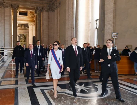 Prezident və birinci xanım Sikstin Kapellası və Müqəddəs Pyotr Kilsəsi ilə tanış olublar - FOTO