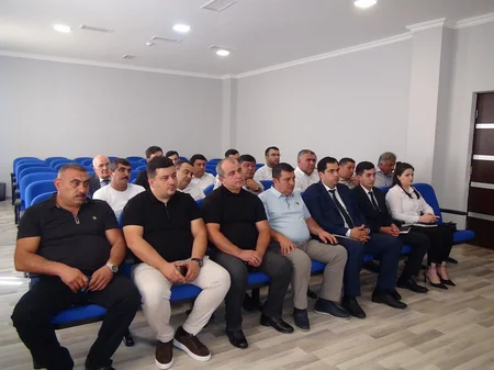 Gəncədəki avtodaşıyıcıların problemləri dinlənilib