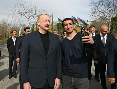 Prezident və birinci xanım Ağdərənin Həsənriz kəndində sakinlərlə birlikdə Novruz tonqalını alovlandırıblar - YENİLƏNİB