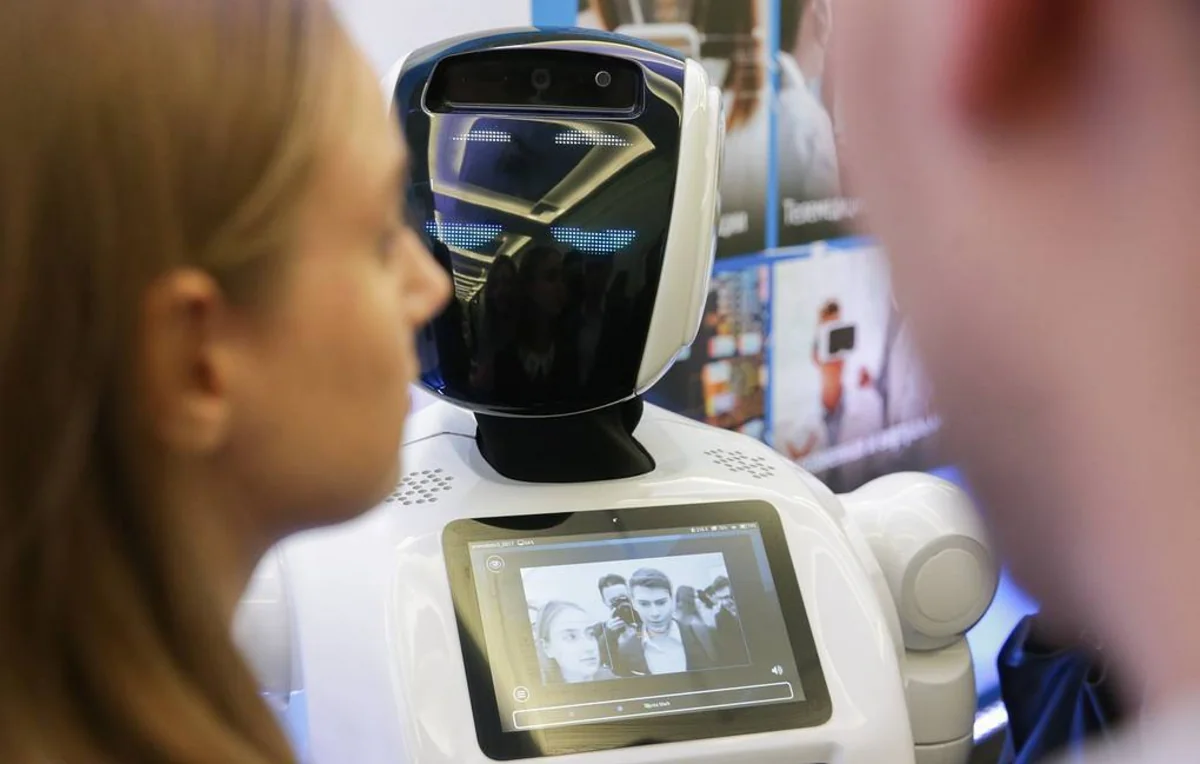 Rusiyanın Daxili İşlər Nazirliyində robot polislər xidmətə başlaya bilər - FOTO