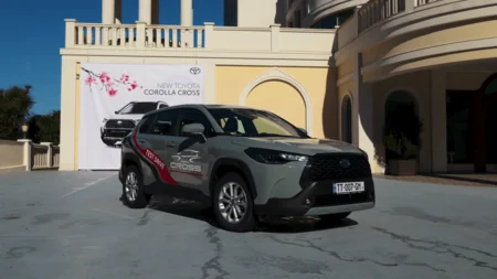 Əfsanəvi Corollanın yenilənmiş versiyası və yeni Corolla Cross modeli sevənləri ilə görüşdü!