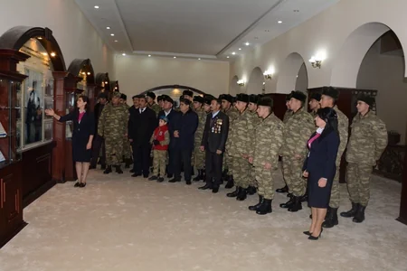 Ümummilli lider Heydər Əliyevin anım günü ilə əlaqədar Azərbaycan Ordusunda silsilə tədbirlər keçirilib