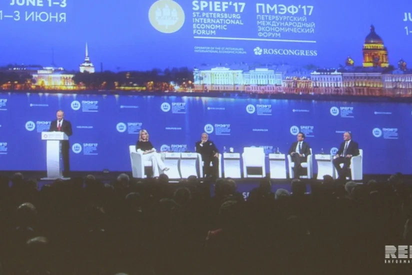 Путин посвятил свою речь на ПМЭФ развитию информационных технологий