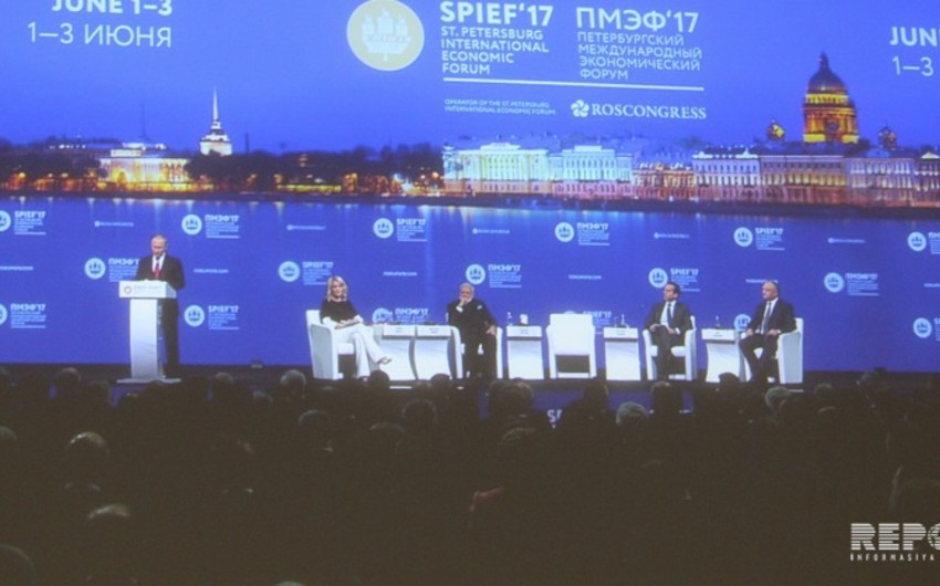 Vladimir Putin SPBİF-2017-dəki çıxışını informasiya texnologiyalarının inkişafına həsr edib