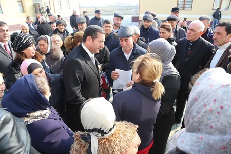 Laçından olan namizəd fəal seçki kampaniyası ilə diqqət çəkdi