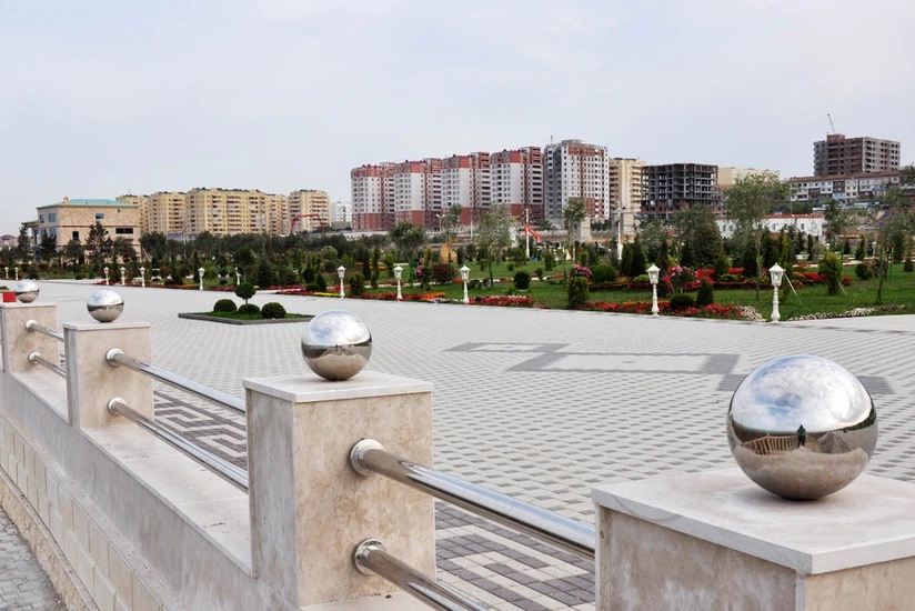 Sumqayıt bulvarında 160 min manatlıq ağac, kol bitkisi və gül əkiləcək