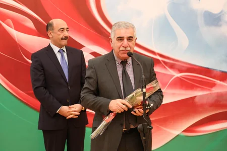Fəxri adlar alan mədəniyyət və incəsənət xadimlərinə mükafatları təqdim edilib