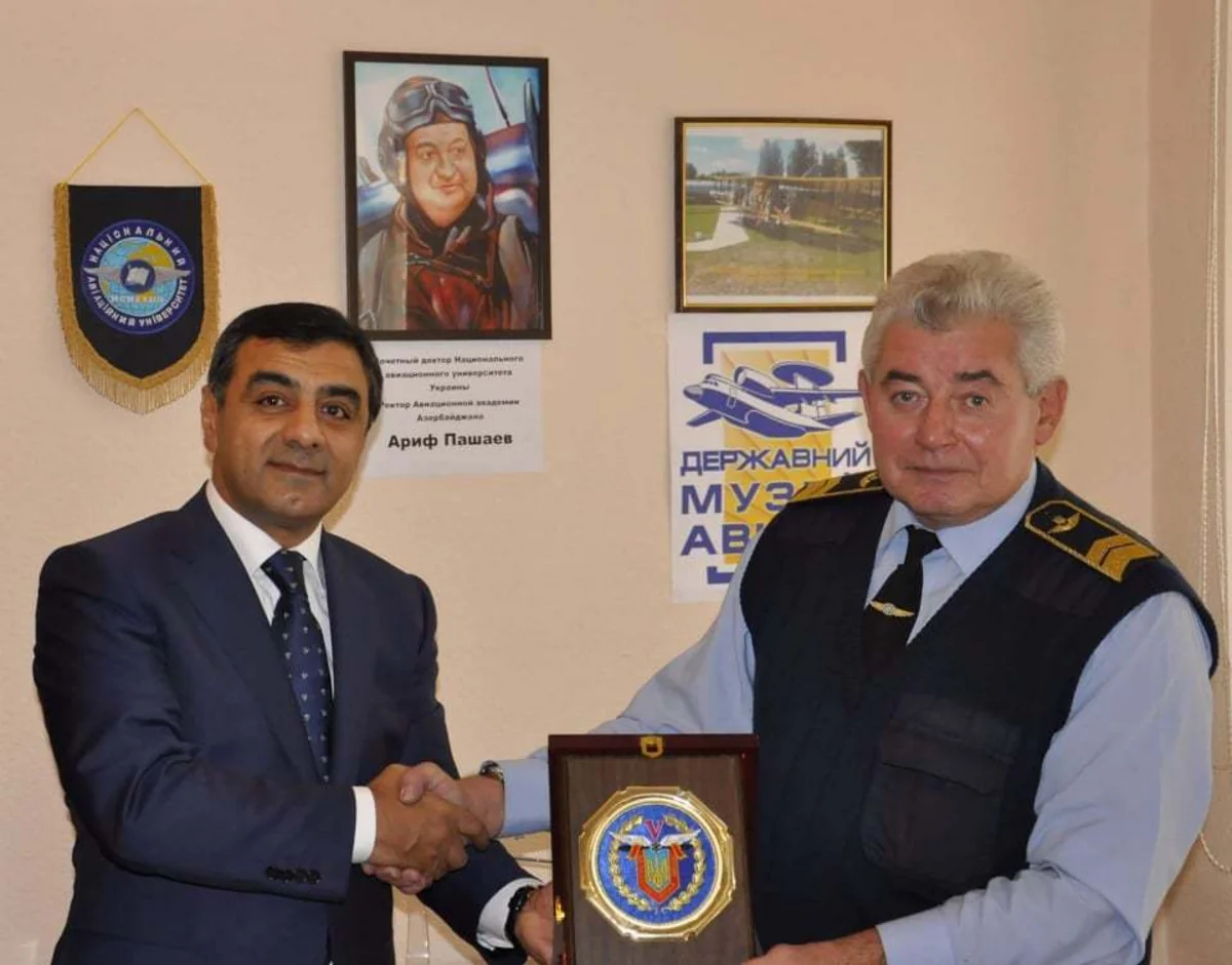 Azərbaycanlı akademikin portreti Ukraynanın Aviasiya muzeyinə təqdim olunub