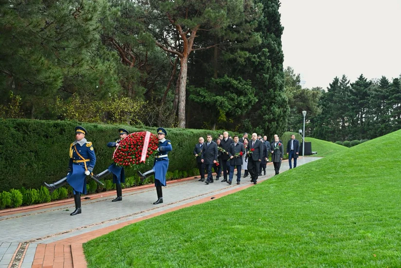 Delegation of Parliament of Georgia visits Great Leader’s graveside