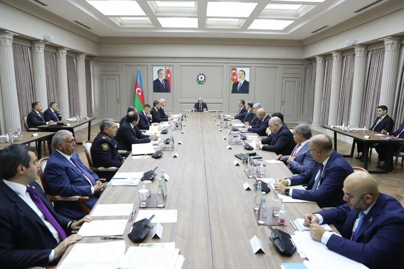 Bakıda nəqliyyat sahəsinin vəziyyətinə həsr olunan müşavirə keçirilib