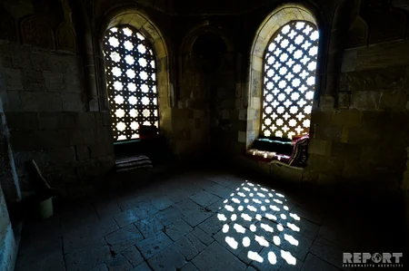 Xəlvətdə tikilən “Diri Baba” türbəsi - REPORTAJ