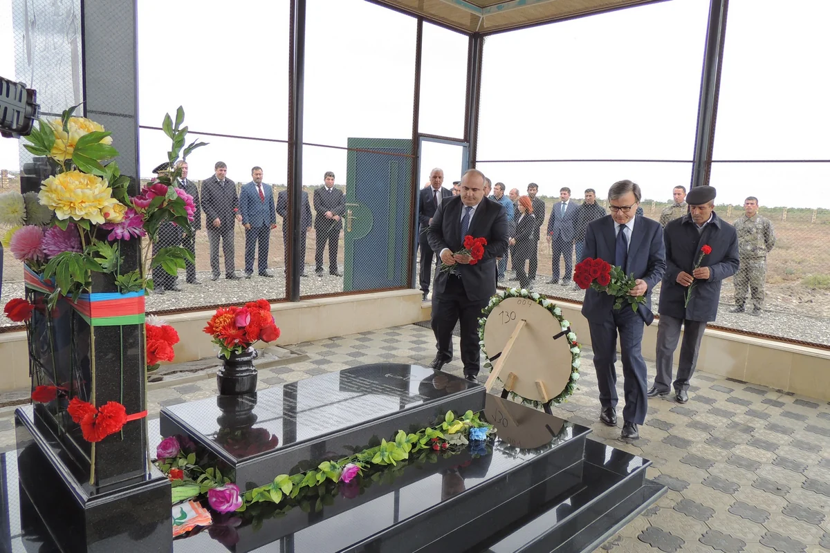 Aprel döyüşlərində şəhid olan hərbiçinin ailəsinə ev verilib