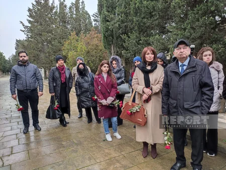 Xalq artisti Əhməd Bakıxanovun məzarı ziyarət olunub