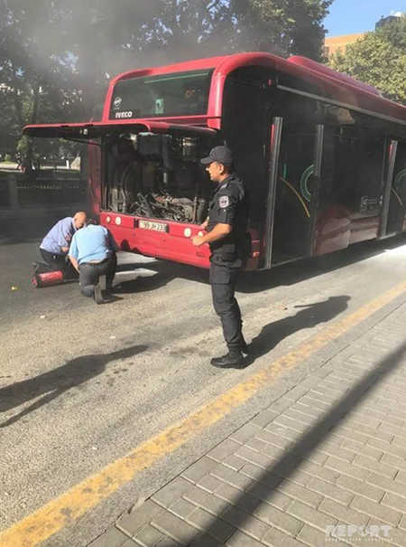 “Baku Bus”ın avtobusunda tüstülənmə olub - VİDEO - FOTO