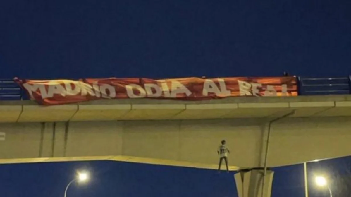 Aksiyada iştirak edən futbol azarkeşləri qətldə şübhəli bilinirlər