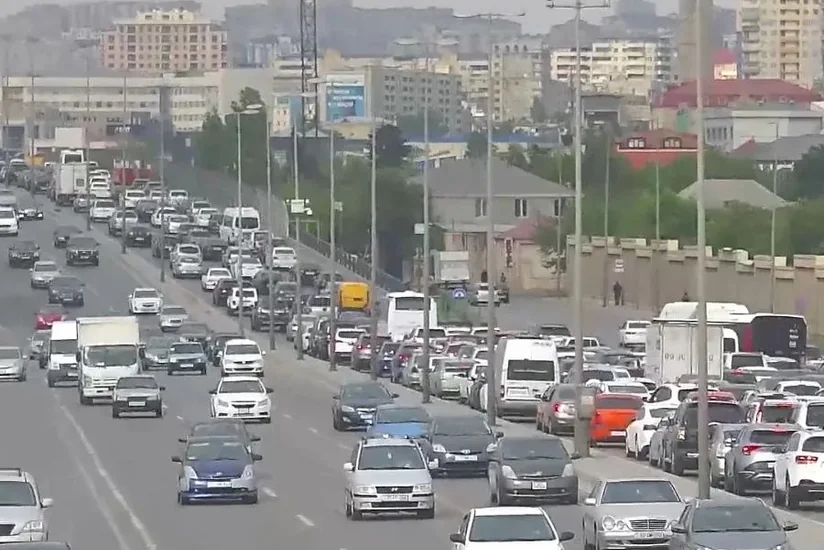 Bakının bir sıra yollarında tıxac müşahidə edilir - SİYAHI