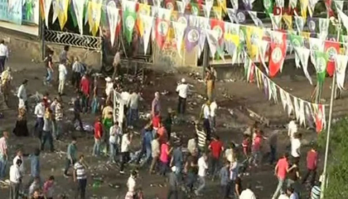 ​Türkiyədə mitinq zamanı partlayış baş verib, 2 nəfər ölüb, 100 nəfər yaralanıb