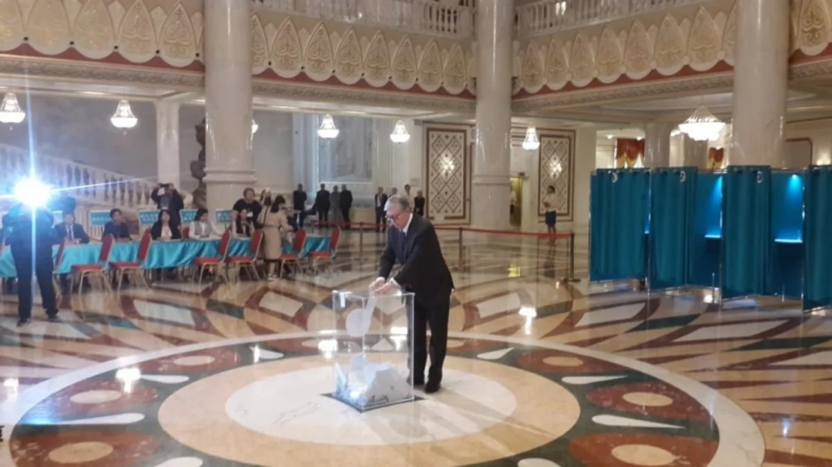 Qazaxıstan Prezidenti Kasım-Jomart Tokayev seçkilərdə səs verib - FOTO