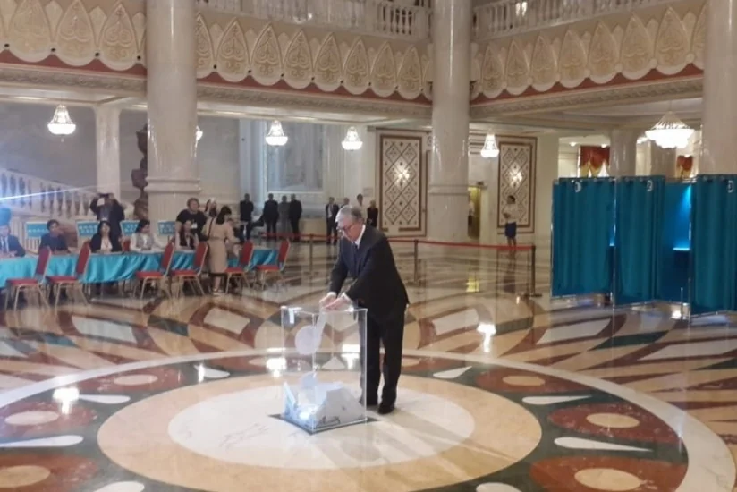 Qazaxıstan Prezidenti Kasım-Jomart Tokayev seçkilərdə səs verib - FOTO