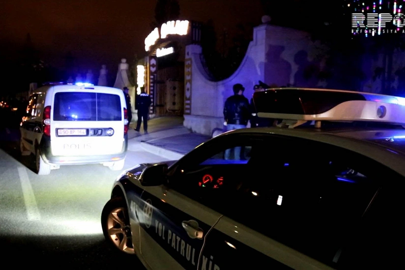 Füzulidə polis əməkdaşı maşını ağaca çırparaq ağır xəsarət alıb